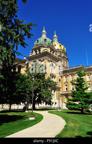 Zwei der fünf Kuppeln auf der Iowa State Capitol Building in Des Moines. Das Capitol, eröffnet im Jahr 1886. Des Moines, Iowa, USA. Stockfoto