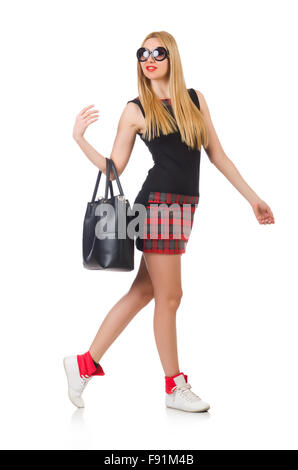 Optimistische Frau mit Sonnenbrille, isoliert auf weiss Stockfoto