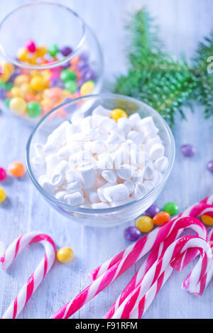 Weihnachten süße und Dekoration auf einem Tisch Stockfoto