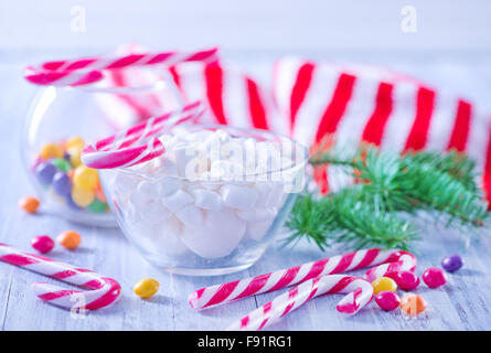 Weihnachten süße und Dekoration auf einem Tisch Stockfoto