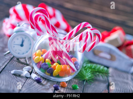 Weihnachten süße und Dekoration auf einem Tisch Stockfoto