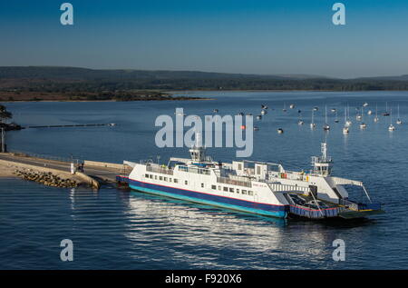 Die Sandbänke Ferry, vehicular Kette-Fähre an der Mündung des Hafen von Poole, Dorset. Stockfoto