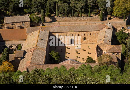 L ' Abbaye Sainte-Marie de Fontfroide oder Fontfroide Abbey, in der Nähe von Narbonne, SW Frankreich. Stockfoto