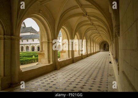 Kreuzgang am Königlichen Abtei von unserer lieben Frau von Fontevraud, Fontevrault Abbaye de Fontevraud, Fontevraud Abbey Stockfoto