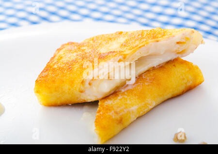 Frikadellen mit Quark in der Platte Stockfoto