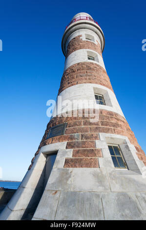 Weitwinkelansicht Roker Leuchtturm auf der North Pier, Sunderland, England, Großbritannien Stockfoto