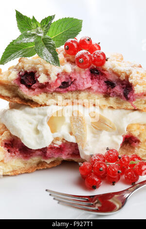 Obst und Käse gefüllte Frühstück Gebäck mit mascarpone Stockfoto