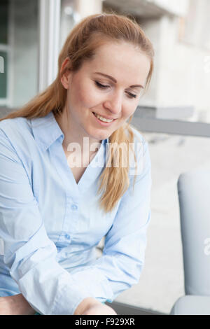 Porträt einer jungen Frau Stockfoto