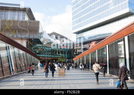 Brücke zum Westfield Shopping Centre, Stratford, Newham Borough, Greater London, England, Vereinigtes Königreich Stockfoto