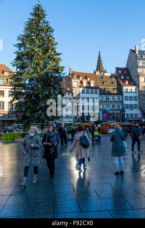 Weihnachten in Straßburg, Elsass, Frankreich, Xmas Beleuchtung, Weihnachtsmarkt in der Altstadt, Stockfoto