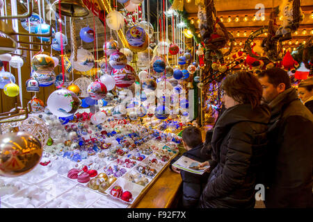 Weihnachten in Straßburg, Elsass, Frankreich, Xmas Beleuchtung, Weihnachtsmarkt am Place Broglie Stockfoto