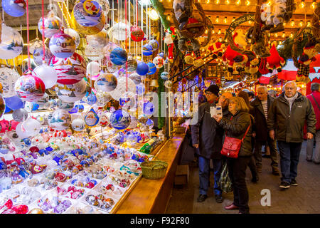 Weihnachten in Straßburg, Elsass, Frankreich, Xmas Beleuchtung, Weihnachtsmarkt am Place Broglie Stockfoto