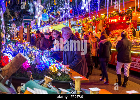 Weihnachten in Straßburg, Elsass, Frankreich, Xmas Beleuchtung, Weihnachtsmarkt am Place Broglie Stockfoto