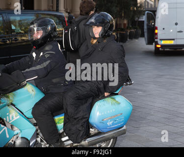 Promis bei Capital Radio - Kate Garraway auf einem Motorrad mit: Kate Garraway Where: London, Vereinigtes Königreich bei: 12. November 2015 Stockfoto