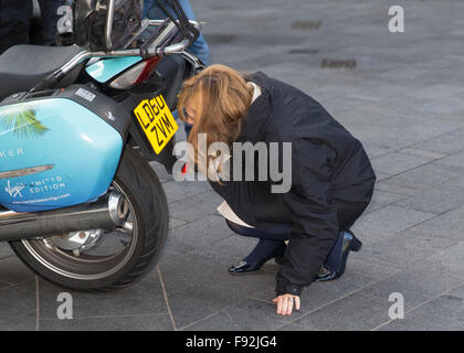 Promis bei Capital Radio - Kate Garraway auf einem Motorrad mit: Kate Garraway Where: London, Vereinigtes Königreich bei: 12. November 2015 Stockfoto