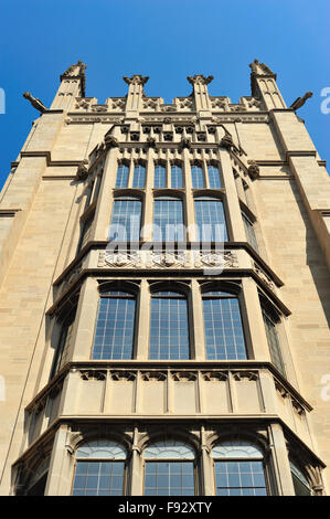 Smith Tower auf dem Campus der Northwestern University im Chicagoer Vorort Evanston, Illinois, USA. Stockfoto