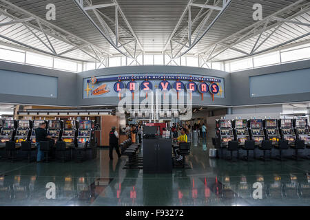 Glücksspiel, Spielautomaten, Flughafen in Las Vegas, Las Vegas, Nevada, USA Stockfoto