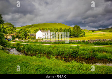 Schöne Landschaft am Malham, ein Dorf und Zivilgemeinde im Craven Stadtteil North Yorkshire, England. Stockfoto