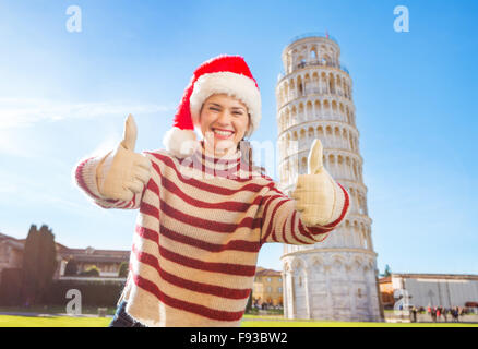 Jung, Juckreiz aus Energie und auf der Suche nach Aufregung. Ich werde Weihnachten Reise nach Italien. Es ist ein Kinderspiel. Lächelnde Frau Stockfoto