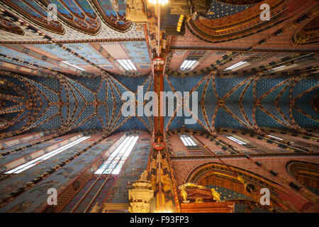 Polen, Krakau, Marienkirche - St. Marien Basilika Interieur, Kreuzgewölbe gerippt Dach gemalt als Himmel mit Sternen, gotischen 14. c Stockfoto