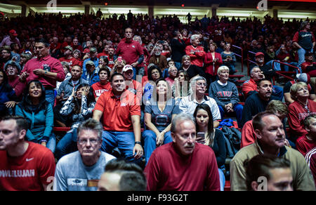 Albuquerque, New Mexico, USA. 12. Dezember 2015. Journal.Pictured ist der Lobo-Masse in die Grube vor dem Start der zweiten Hälfte gegen Northern Iowa. Die Lobos besiegte Northern Iowa 57 bis 63. Albuquerque, New Mexico © Roberto E. Rosales/Albuquerque Journal/ZUMA Draht/Alamy Live-Nachrichten Stockfoto