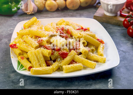 Sauce für Nudeln mit Paprika typisch italienisches Essen Stockfoto