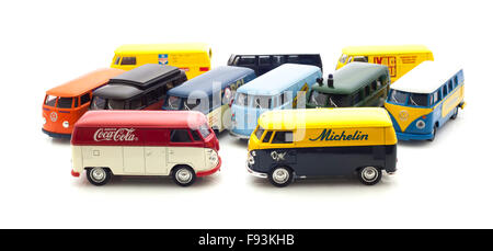 Sammlung von alten VW Transporter und Wohnmobile Made By Corgi auf weißem Hintergrund Stockfoto