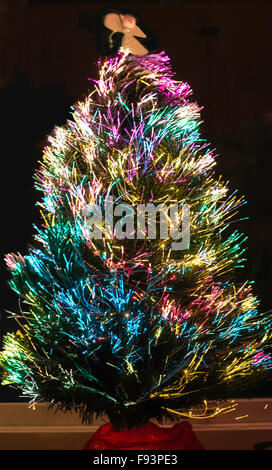 Fiber Optik Weihnachtsbaum mit Engel Stockfoto