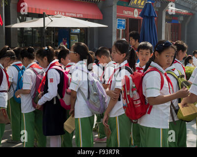 Schülerinnen und Schüler im Wanping in der Nähe von MarcoPolo-Brücke, Peking, China, Asien Stockfoto