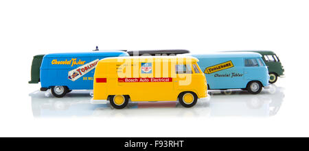 Sammlung von alten VW Transporter und Wohnmobile Made By Corgi auf weißem Hintergrund Stockfoto