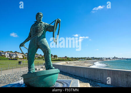 Bronzestatue in Newlyn in Cornwall, England, UK, ein Denkmal für alle der kornischen Fischer auf See verloren Stockfoto