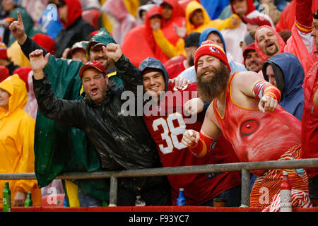 Kansas City, Missouri, USA. 13. Dezember 2015. Kansas City Chiefs Fans während der NFL-Spiel zwischen den San Diego Chargers und die Kansas City Chiefs am Arrowhead Stadium in Kansas City, Missouri. Die Häuptlinge besiegt die Ladegeräte 10-3 Tim Warner/CSM/Alamy Live News Stockfoto