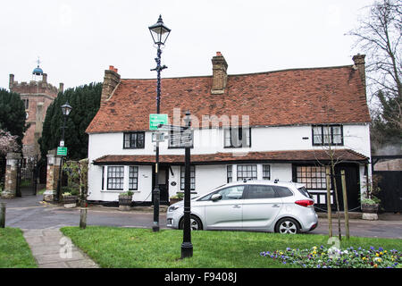 Das Dorf grün in Harmondsworth, einem alten Dorf, das durch die Erweiterung des Flughafens Heathrow von der Zerstörung bedroht ist Stockfoto