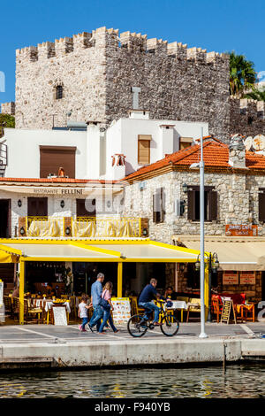 Farbenfrohe Restaurant und Castle, Marmaris, Provinz Mugla, Türkei Stockfoto