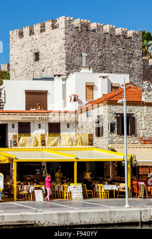 Farbenfrohe Restaurant und Castle, Marmaris, Provinz Mugla, Türkei Stockfoto