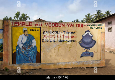 Yaloui Vodoun (Voodoo) Tempel auf der Route des Esclaves (Slave Road), Ouidah, Benin Stockfoto