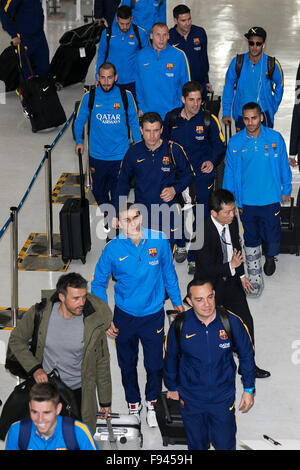 Narita, Japan. 14. Dezember 2015. FC Barcelona Fußball-Nationalmannschaft am Narita International Airport am 14. Dezember 2015, Narita, Japan ankommen. Große Menschenmengen versammelten sich im Ankunftsbereich des Flughafen Tokio-Narita, die FC Barcelona-Fußball-Team-Mitglieder begrüßen, die in der FIFA Club World Cup Japan 2015 spielen wird. Bildnachweis: Rodrigo Reyes Marin/AFLO/Alamy Live-Nachrichten Stockfoto