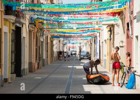 Straßenszene in Old Town, Malgrat de Mar, Costa del Maresme, Provinz Barcelona, Katalonien, Spanien Stockfoto