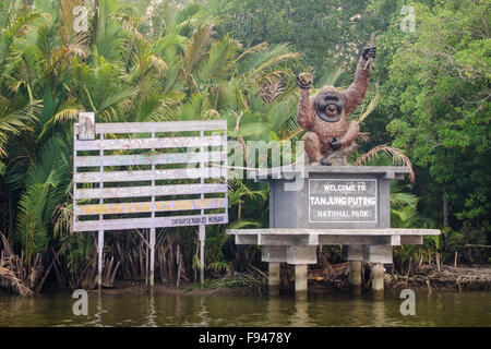 Schild am Eingang zum Tanjung Puting Nationalpark, Kalimantan, Indonesien Stockfoto
