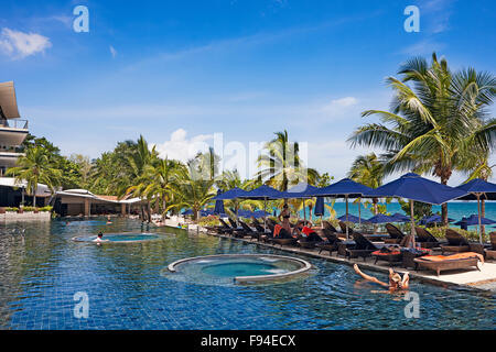 Darüber hinaus Resort Krabi Pool-Bereich. Klong Muang Beach, Provinz Krabi, Thailand. Stockfoto