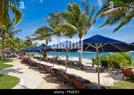 Darüber hinaus Resort Krabi Strandbereich. Klong Muang Beach, Provinz Krabi, Thailand. Stockfoto