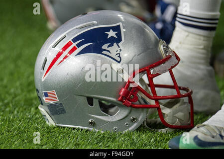 Houston, Texas, USA. 13. Dezember 2015. New England Patriots Patrioten Helm an der Seitenlinie während des 4. Quartals ein NFL-Spiel zwischen den Houston Texans und die New England Patriots NRG-Stadion in Houston, TX am 13. Dezember 2015. Bildnachweis: Trask Smith/ZUMA Draht/Alamy Live-Nachrichten Stockfoto