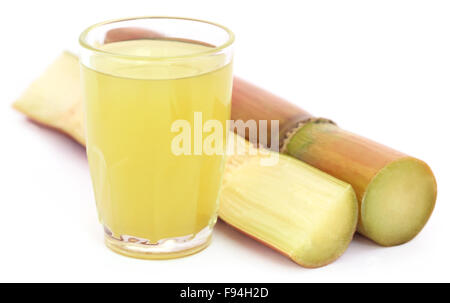 Stück Zuckerrohrsaft in einem Glas Stockfoto