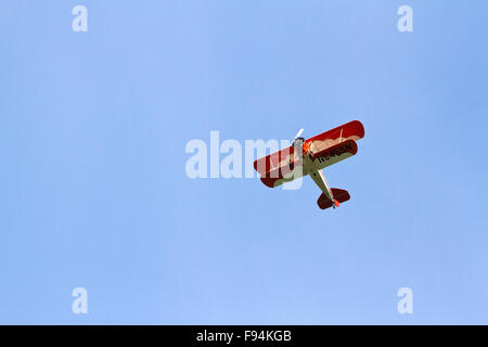 Curtiss-Wright Travel Air 4000 Doppeldecker im Flug. Stockfoto