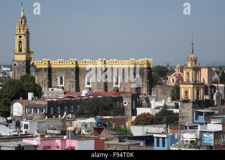 Mexiko, Puebla, Cholula, Blick auf San Gabriel Kloster & Stadt Stockfoto