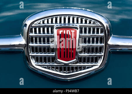 Älteres Auto logo Fiat Zeichen Stockfoto