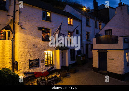 Blue Peter Inn Polperro in der Abenddämmerung Stockfoto