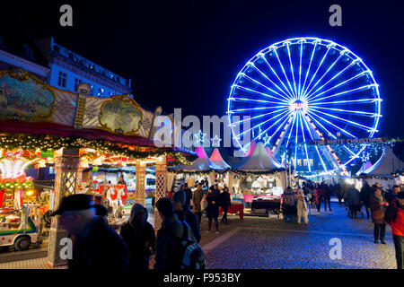 Riesenrad, Kirmes und Geschenk und Ständen zu den neuen Weihnachtsmarkt in Nytorv Platz an der Strøget in Kopenhagen, Dänemark. Stockfoto