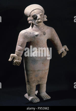 Präkolumbische Kunst. Pre-Inka. Tumaco Tolita Kultur. Region der Pacific Colombo-ecuadorianischen Küste von 300BC-600 n. Chr.. Keramik-Objekt. Menschlichen Figur aus Ton. 60 x 40 x 12 cm. Aus Ecuador. Privatsammlung. Stockfoto