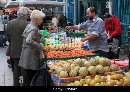 Frankreich, Bourgogne, Dijon, Markt, Essen, Menschen, Stockfoto